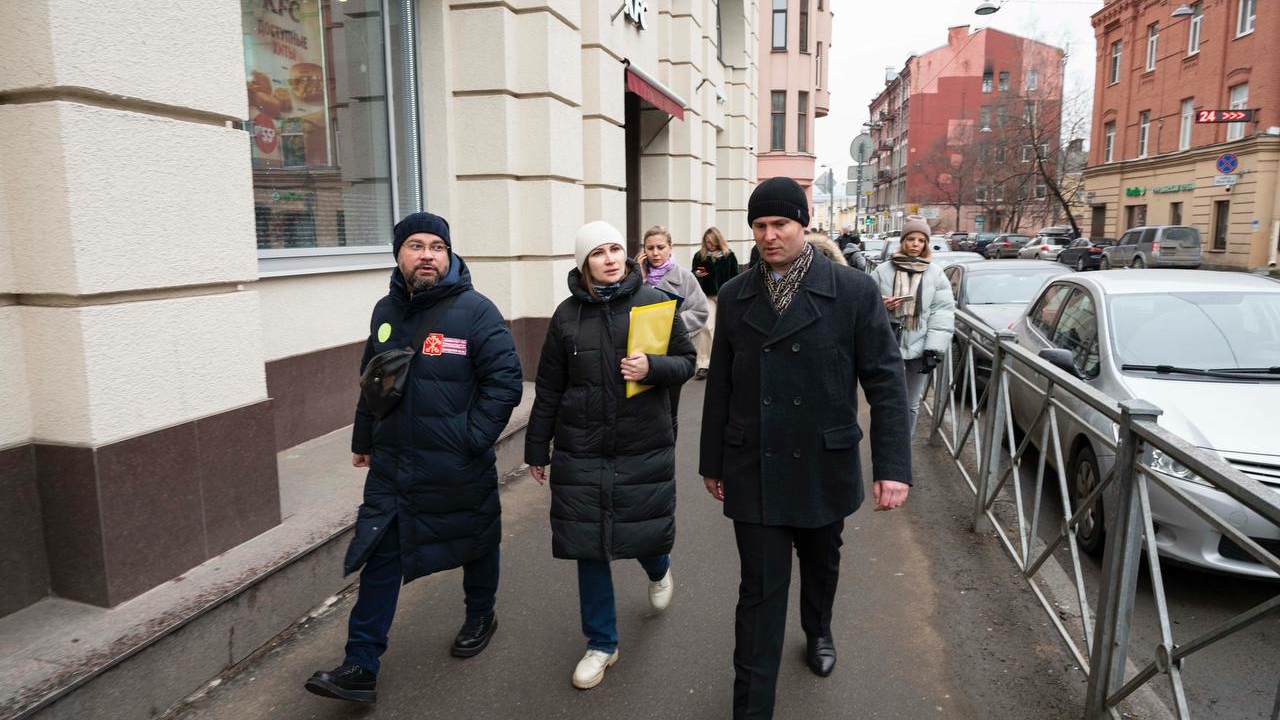 Рабочая группа провела пеший обход будущей зоны платной парковки в Петроградском районе