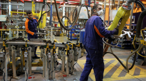 На бывшем заводе Nissan в Петербурге «АвтоВАЗ» собрал первую партию Lada X-Cross 5