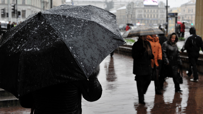Очередной циклон вновь принесет в Петербург мокрый снег