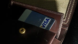 В Госдуме хотят запретить маркетплейсам списывать деньги с удаленных банковских карт