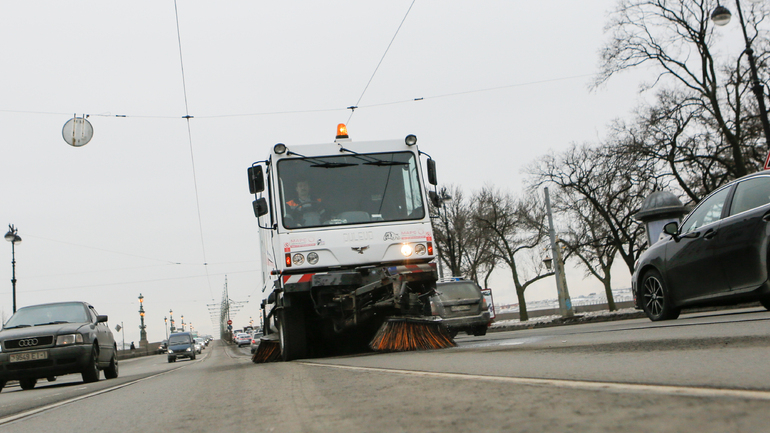 В Петербурге на следующей неделе могут запустить процесс по уборке песка с дорог