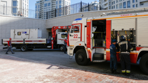 Спешащий на вызов расчет МЧС попал в аварию в центре Москвы