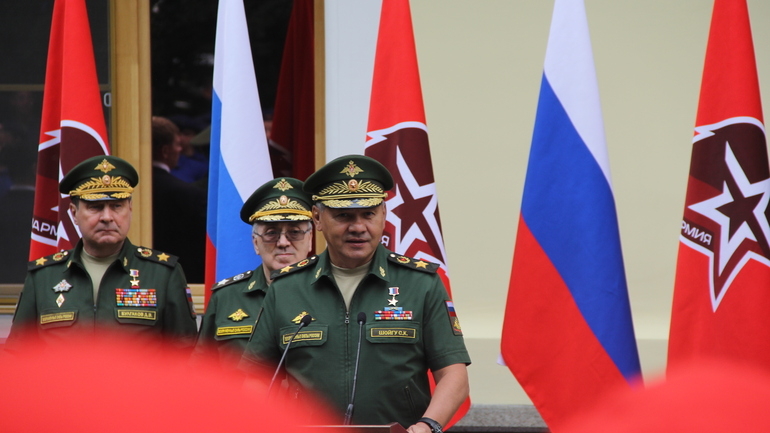 Министр обороны РФ Шойгу представил к награде летчиков, перехвативших беспилотник США