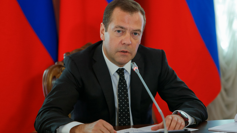 Дмитрий Медведев посетил Петербург и провел совещание по набору контрактников на военную службу