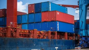 Сотни контейнеров китайской компании два месяца не могут добраться до Петербурга из Дубая