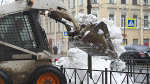 Перед зимними снегопадами Жилищный комитет Петербурга распродает спецтехнику