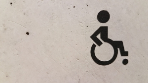 Не дали сходить в SPA: отель в Петербурге оштрафовали за дискриминацию инвалида