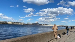 Синоптик рассказал жителям Петербурга, когда город окажется в теплых объятиях летней погоды