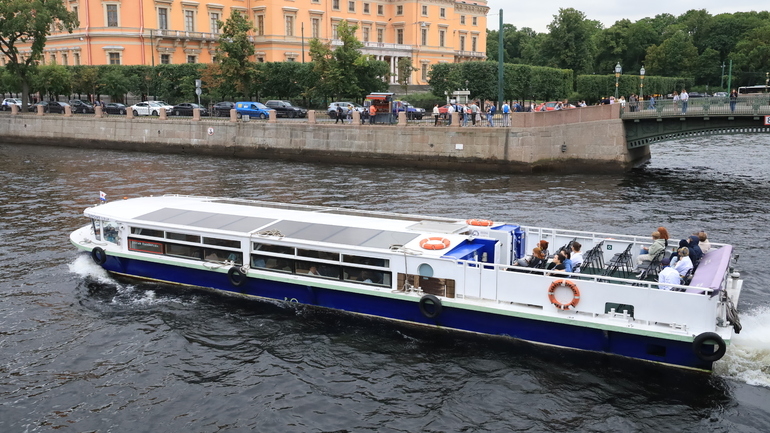 Петербуржцам объяснили, почему проезд на речном трамвае не может быть дешевле, чем в метро