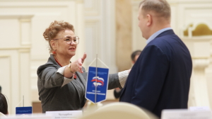 Депутат Рахова после допросов в СК пришла на отчет губернатора в Заксобрании