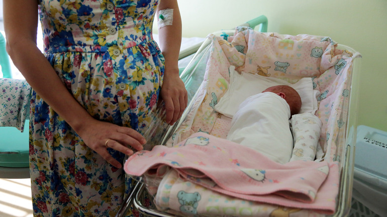 В Петербурге в 15 роддомах при выписке предоставляют свидетельство о рождении