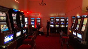 Банду организаторов подпольных казино разгромили в Петербурге: на кону — 300 игровых устройств