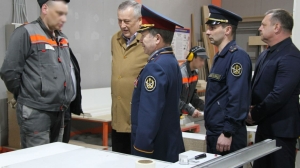 Губернатора Ленобласти Дрозденко доставили в колонию строгого режима