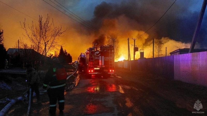 Пожар в селе Успенка локализовали на площади в 3,9 тысяч «квадратов»