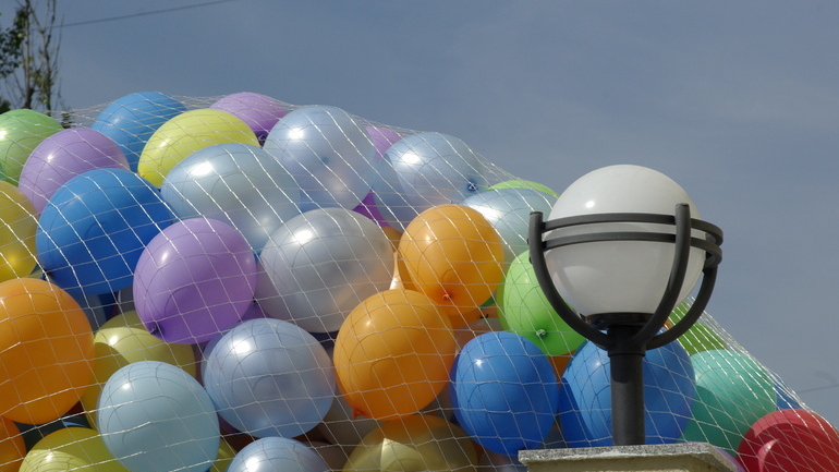Петербуржцев попросили отказаться от запуска воздушных шаров на выпускных и последних звонках