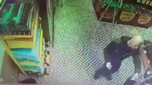 Появилось видео убийства пожилого петербуржца за барсетку в магазине на Новочеркасском проспекте