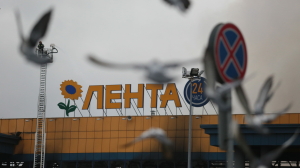 Петербургскую «Ленту» заваливают жалобами за желто-синюю фирменную атрибутику