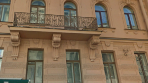 Петербургский суд обязал собственников квартир в доме на Рубинштейна вернуть исторические окна