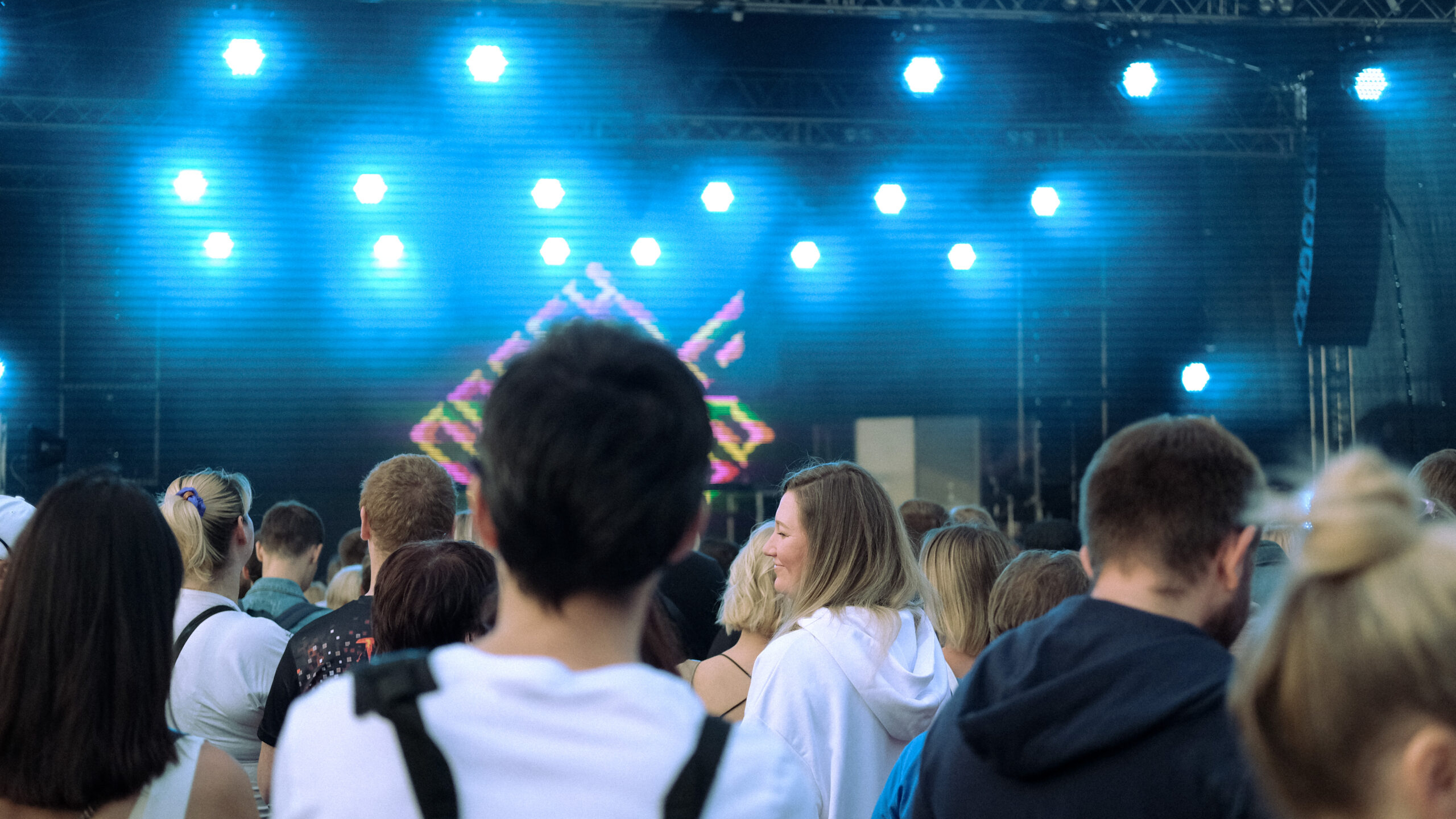 «На этой крыше концертов нет, все концерты на Roof Fest»: объявлена вторая волна артистов ежегодного фестиваля