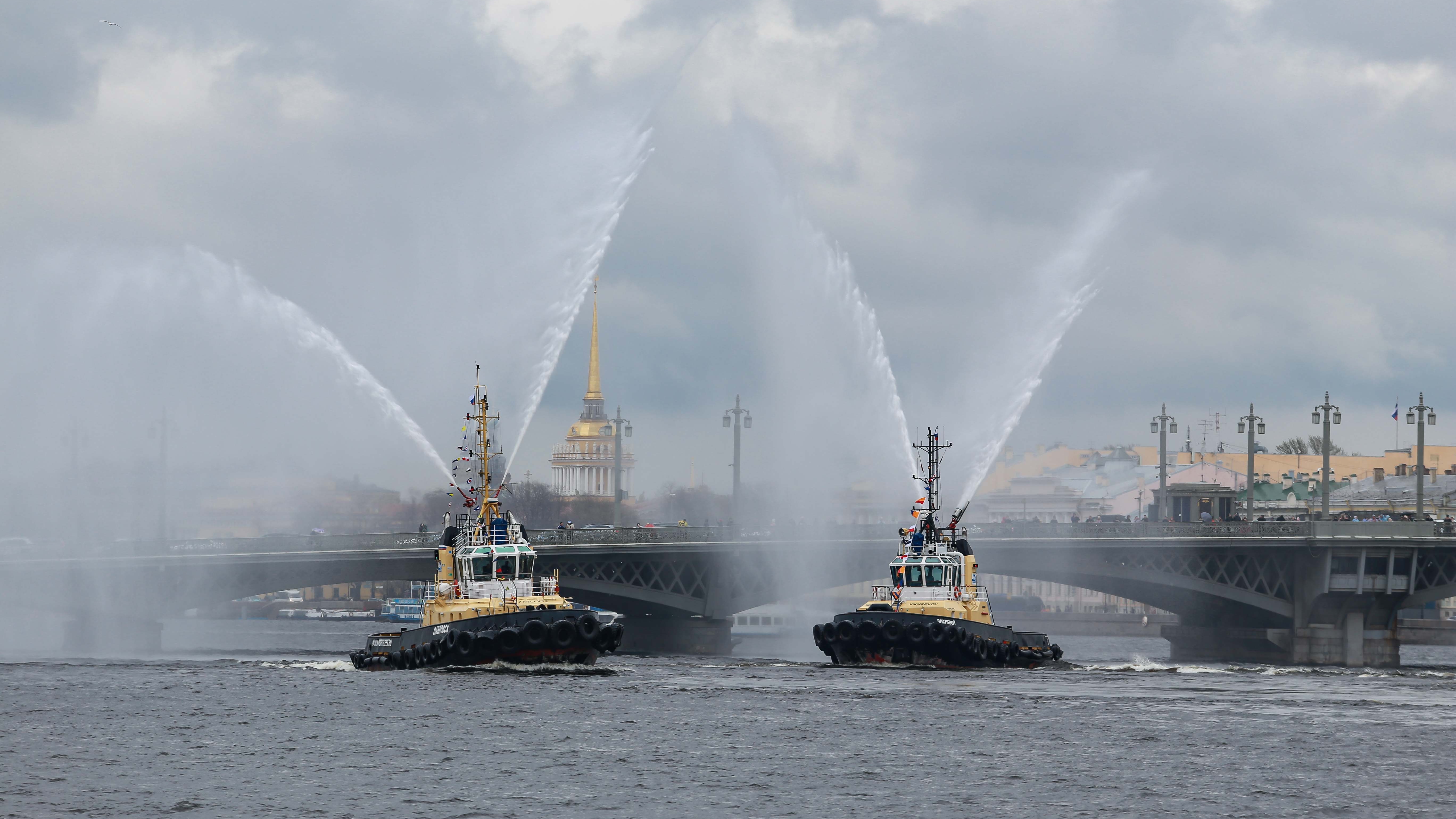 В Петербурге завершился Фестиваль ледоколов, который по традиции дал старт летнему туристскому сезону