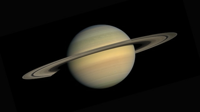 Ученые нашли на спутнике Сатурна сугробы в 700 метров