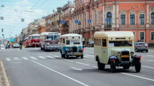 Парад ретро-транспорта, концерты и выставки: в Петербурге стартовал фестиваль SPbTransportFest