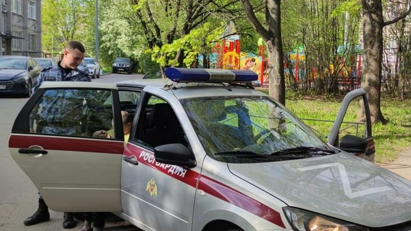 Росгвардейцы за 20 минут нашли и вернули матери семилетнего сына, ушедшего из дома на Варшавской