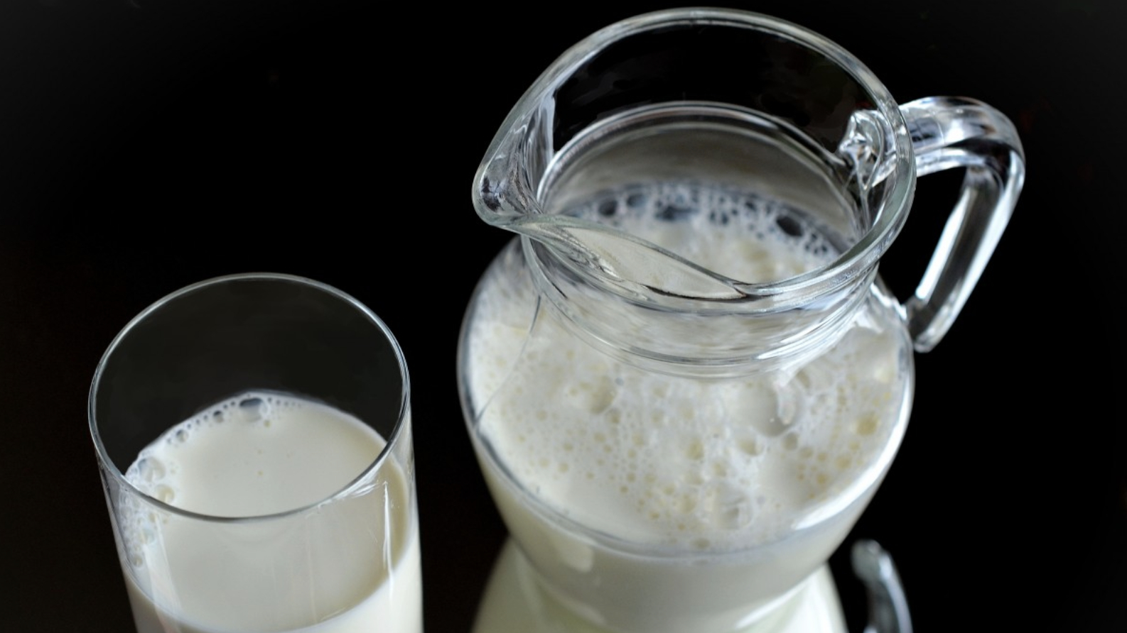 В Правительстве РФ предложили ввести молоко в меню школьников
