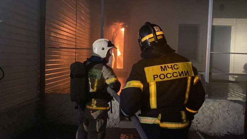 В потушенном до прибытия спасателей пожаре на проспекте Народного Ополчения пострадал местный житель