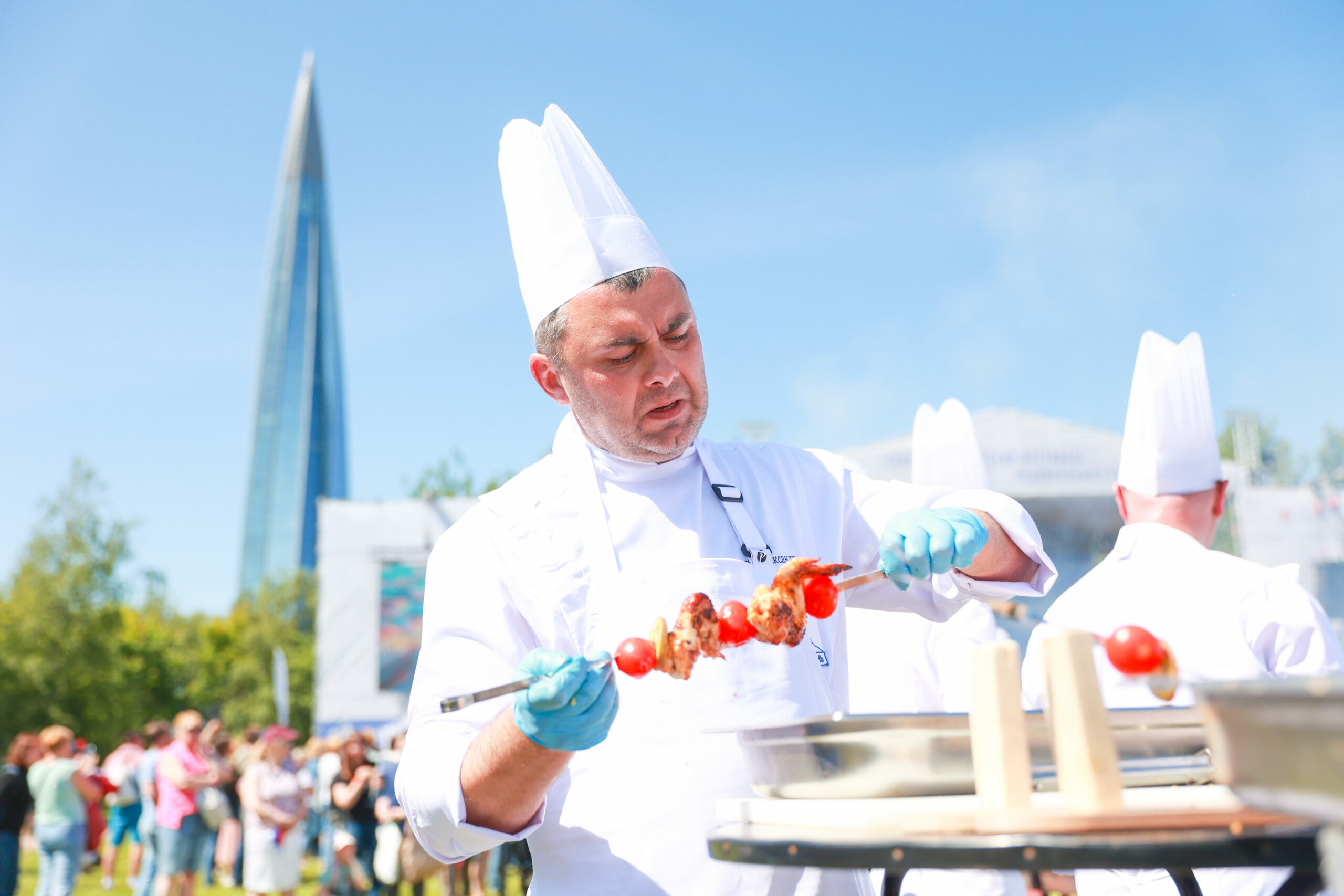 В День России более 2000 человек попробовали мясо, приготовленное по  национальным рецептам