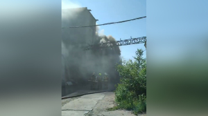 Спасатели локализовали возгорание в производственном здании на Витебском: пожар привлек внимание прокуратуры