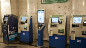 На 26 станциях метро Петербурга установили современные автоматы для продажи и пополнения проездных билетов