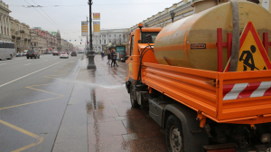 Заработать на грязи: поставщики уличных шампуней получают миллионы за химию на петербургских дорогах