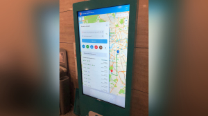 В «Пулково» установили интерактивный пилон с информацией о работе транспорта