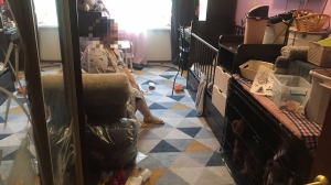 В Москве младенец выпал из окна на четвертом этаже и «позвал» прохожих на помощь криком, пока его 24-летняя мать спала