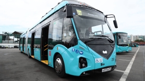 Инновационные электробусы со вместительностью до 153 человек начали ездить по улицам Петербурга