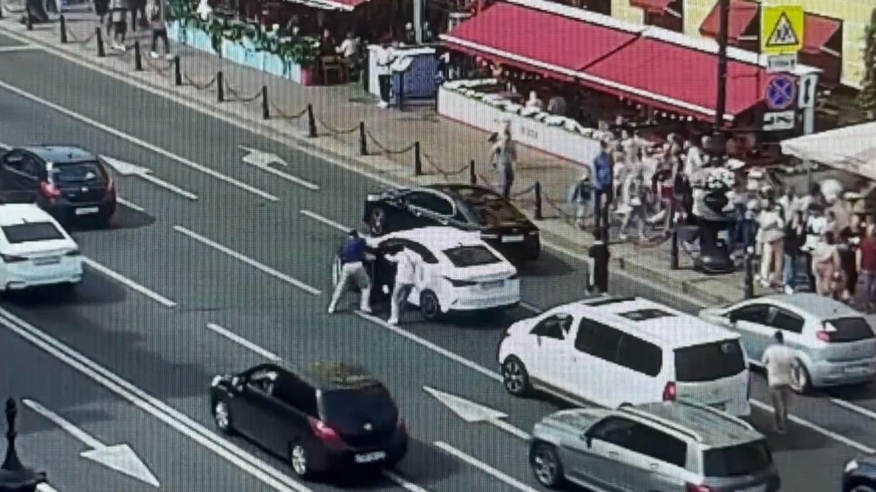 СК начал расследование уголовного дела об избиении резиновой палкой водителя на Невском проспекте