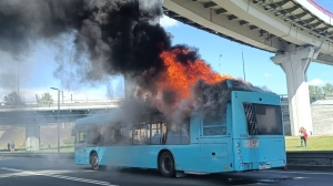 «Пассажиравтотранс»: при пожаре в бирюзовом автобусе у Пулково пострадавших нет