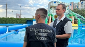 В аквапарке Астрахани на глазах отдыхающих утонул 4-летний малыш