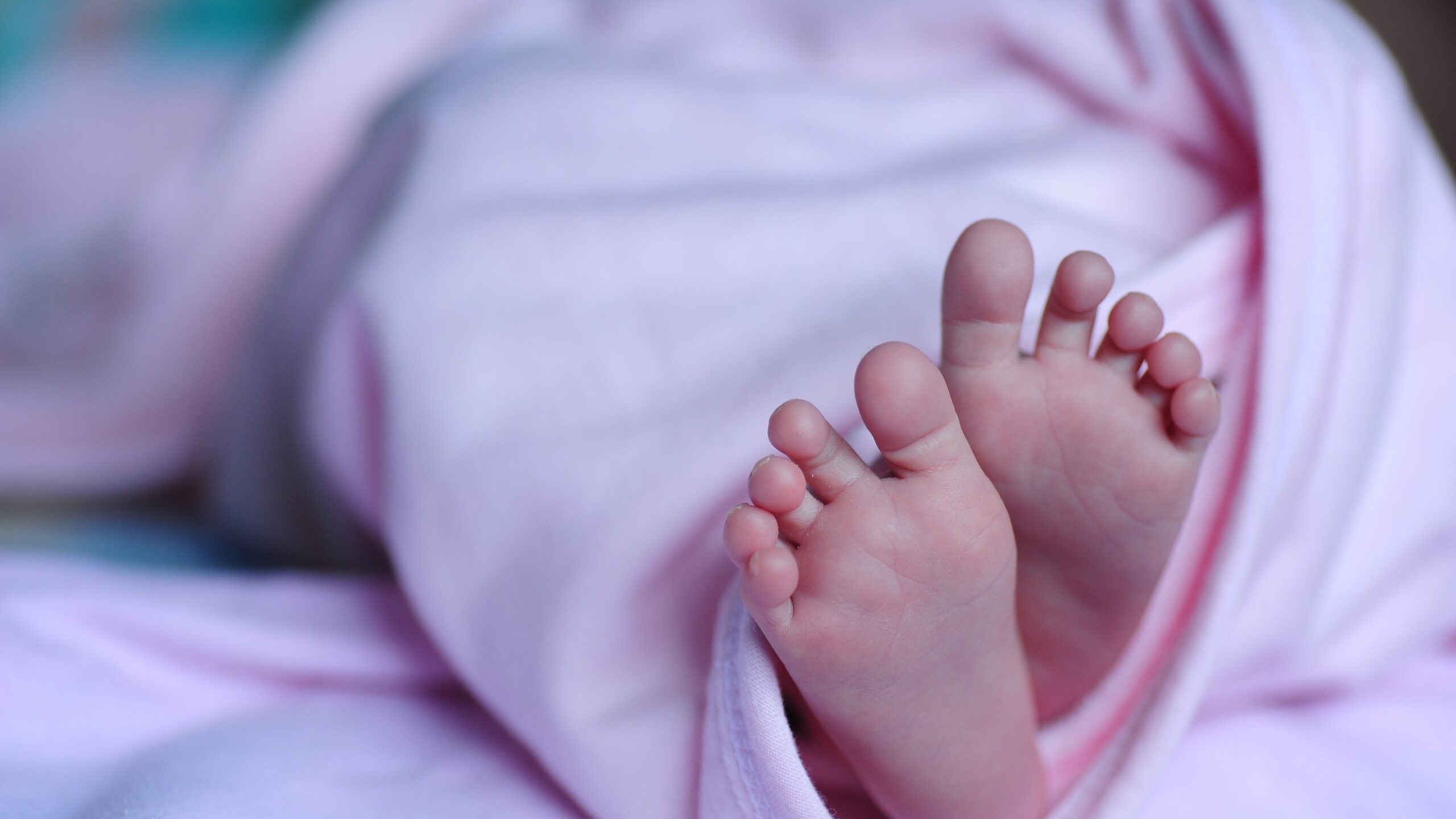 В Ленобласти новорожденный малыш скончался рядом со спящей матерью