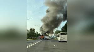 Названа предварительная причина возгорания туристического автобуса на Аптекарской набережной