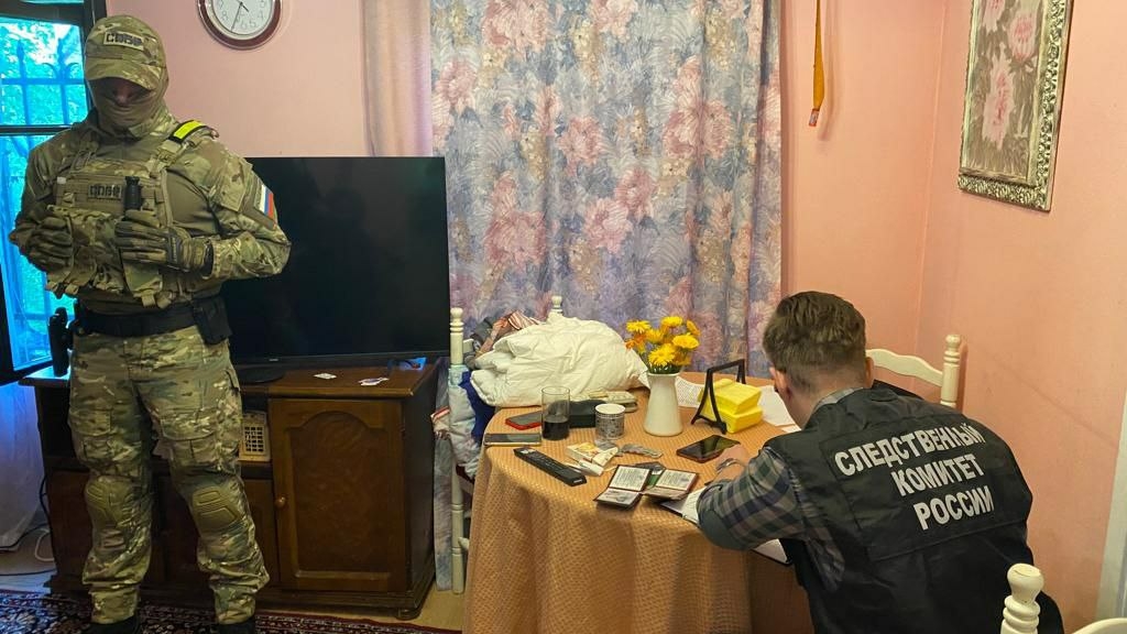 В Петербурге двух таможенников и бизнесвумен задержали по делу о взятках