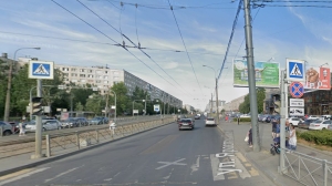 В Петербурге был сбит школьник, пересекавший дорогу на «красный» на электросамокате
