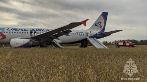 Пилот «Уральских авиалиний» объяснил, почему решил сажать самолет в поле