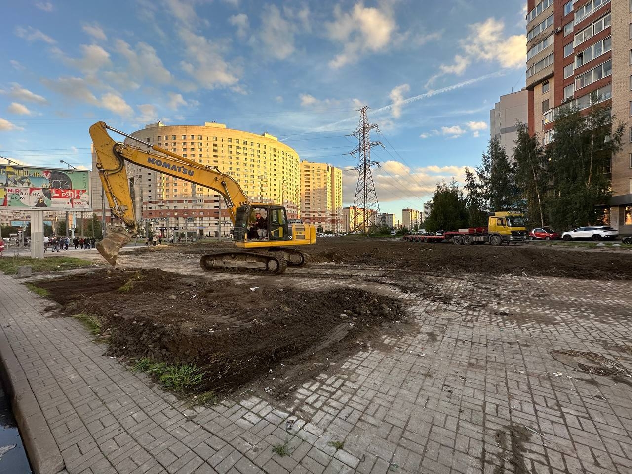 В Петербурге снесли многострадальный ТК рядом с метро «Комендантский  проспект»