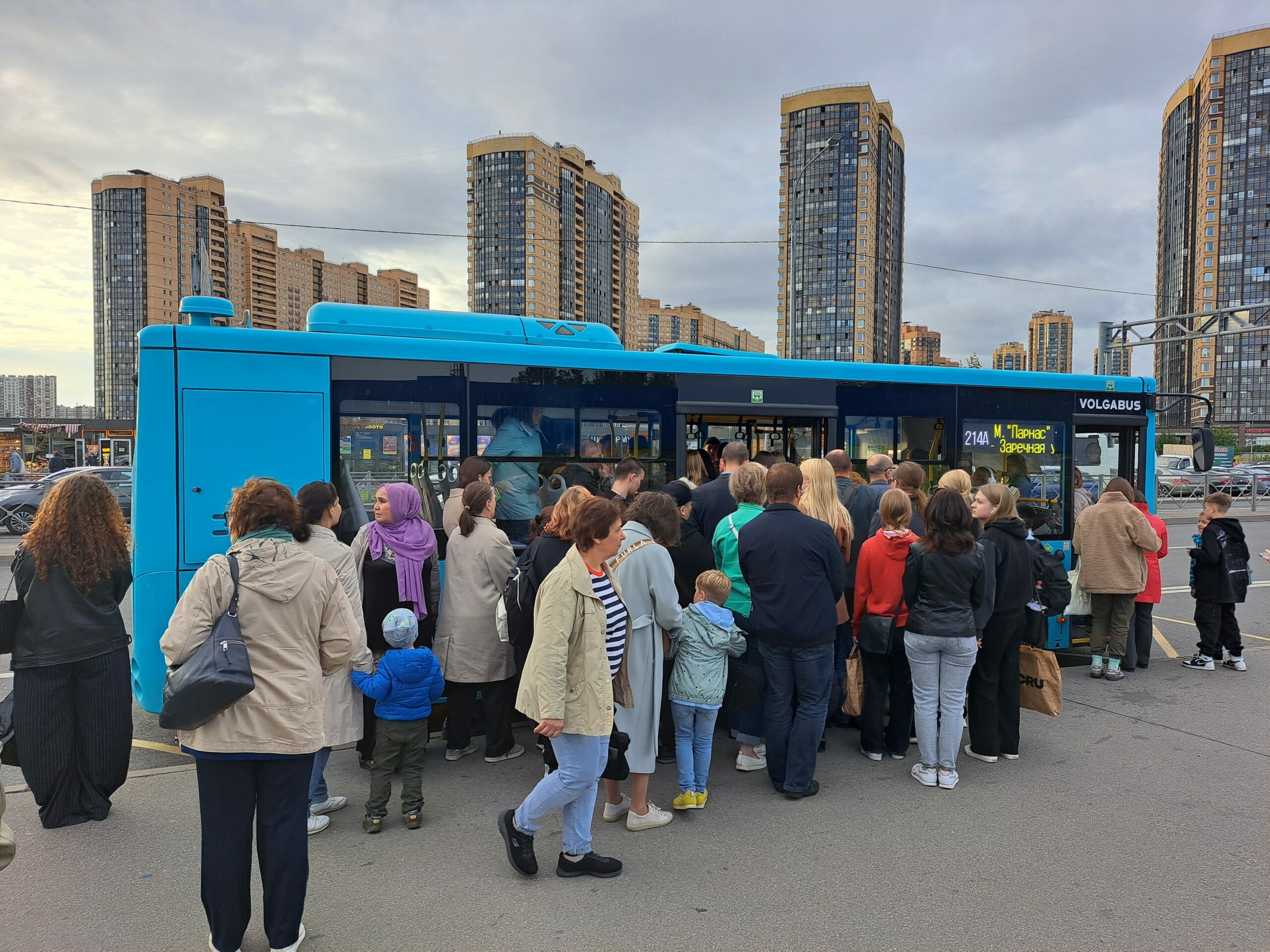 Некоторые жители Заречной все еще пытаются сохранить сквер без деревьев