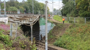 Появились кадры с места обрушения моста у Ж/Д-станции в Петербурге