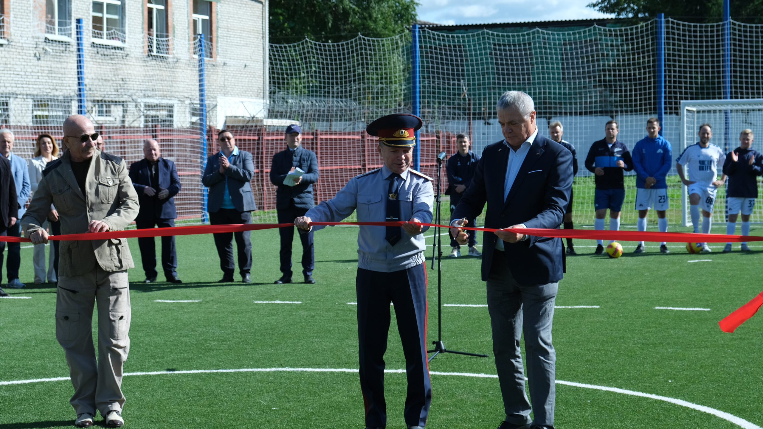 В исправительной колонии Петербурга состоялось открытие футбольного поля