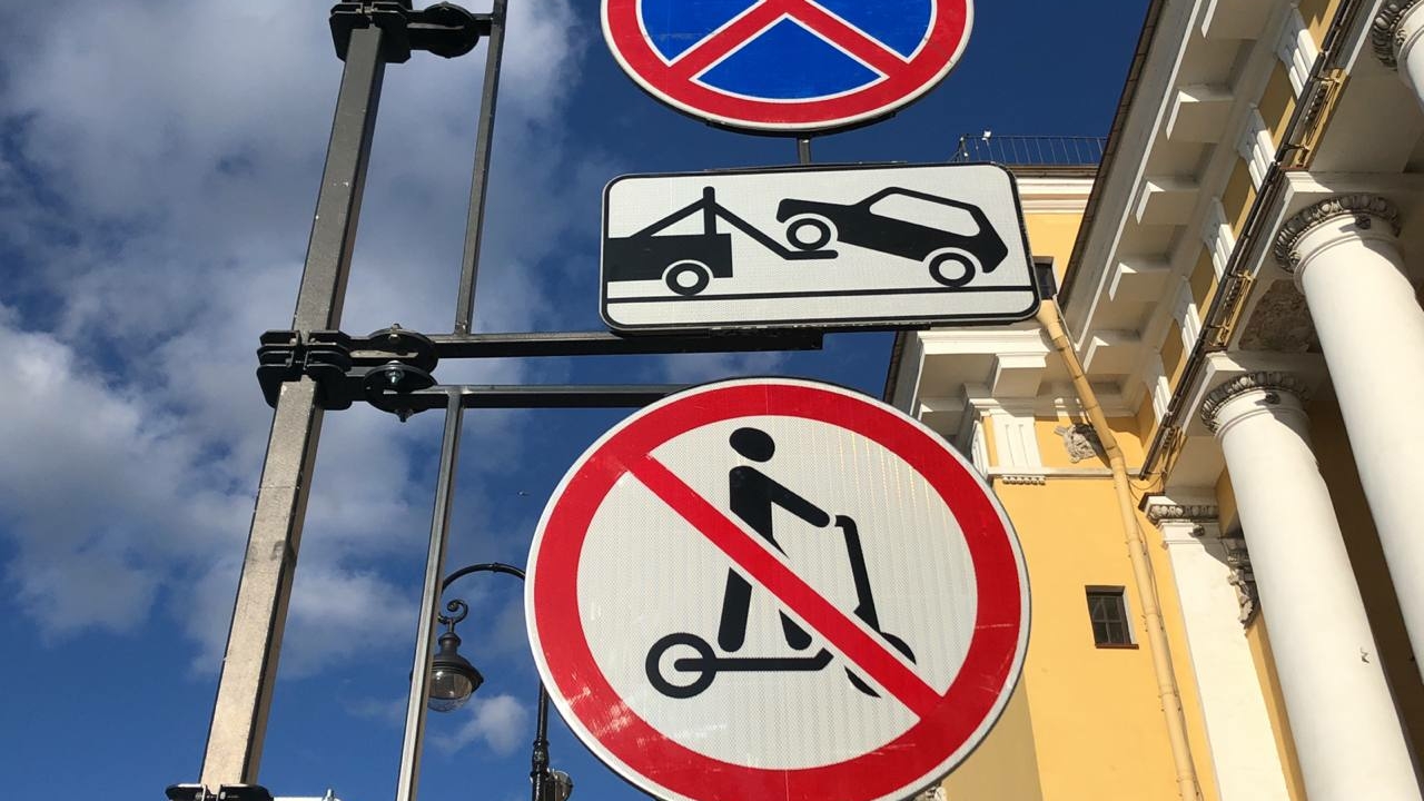 В ЗакСе Петербурга предложили запретить ездить на электросамокатах по тротуарам