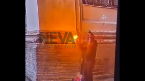 Швырнул коктейль Молотова и снимал на камеру: появилось видео поджога военкомата в центре Петербурга